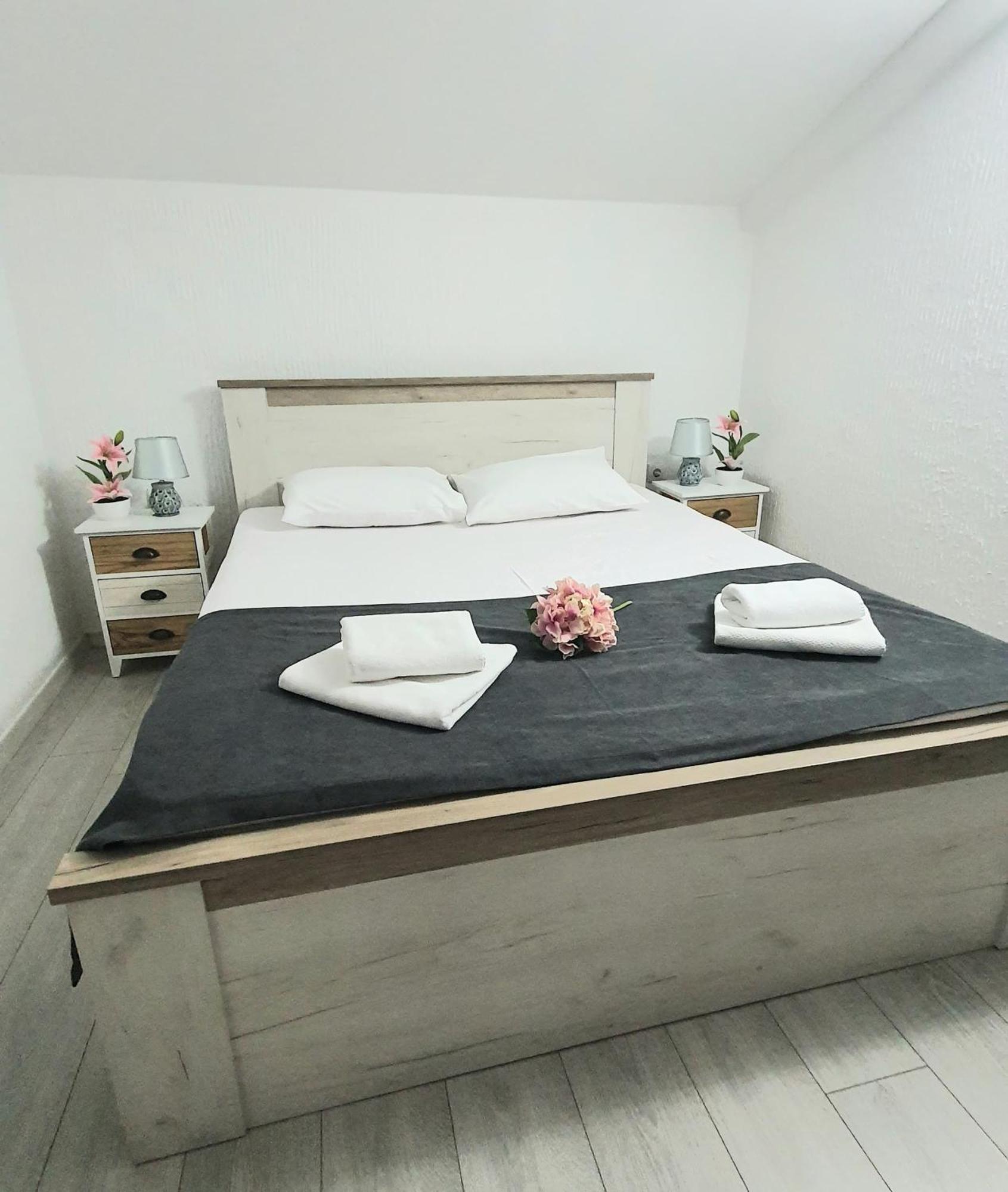 Lucic Rooms & Suites Budva Room photo