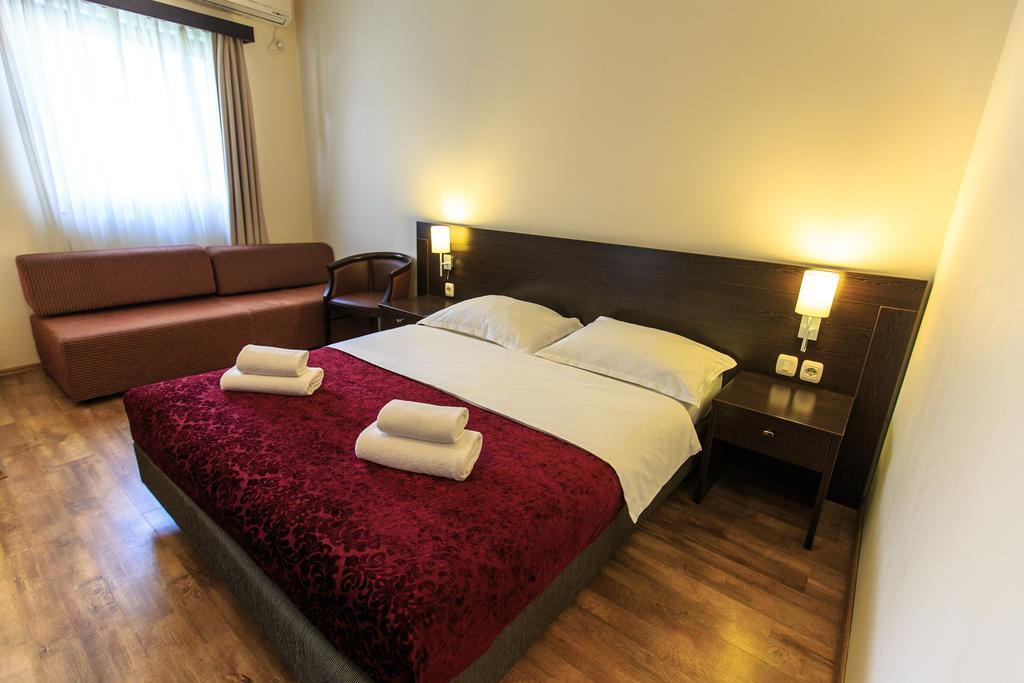 Lucic Rooms & Suites Budva Exterior photo